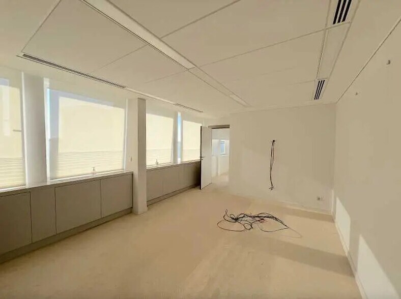 Bureau dans Clichy à vendre - Photo de l’immeuble – Image 2 sur 18