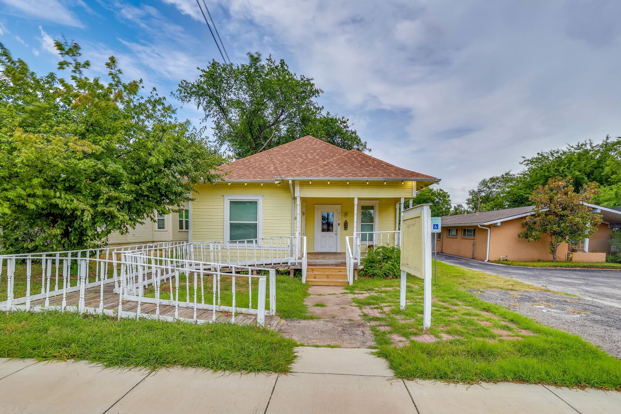 3115 Handley Dr, Fort Worth, TX à vendre Photo de l’immeuble– Image 1 sur 8