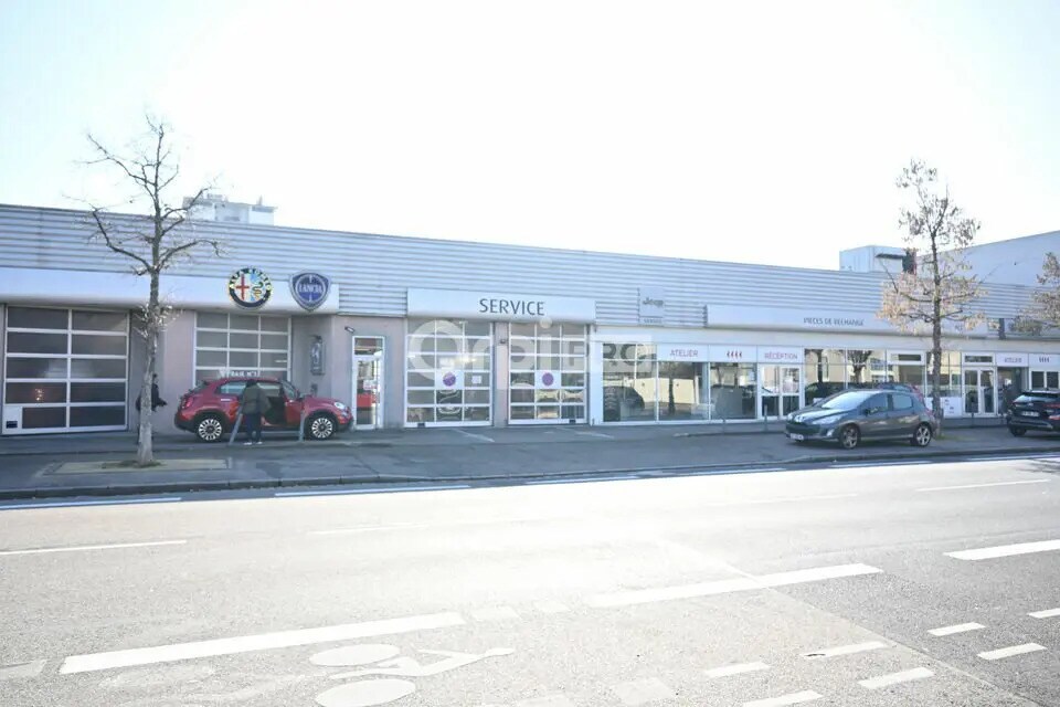 Bureau dans Vénissieux à louer Photo de l’immeuble– Image 1 sur 9