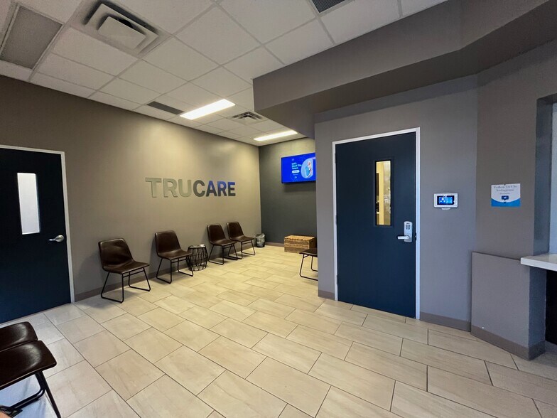 209 Ben White Blvd E, Austin, TX à louer - Photo de l’immeuble – Image 3 sur 19