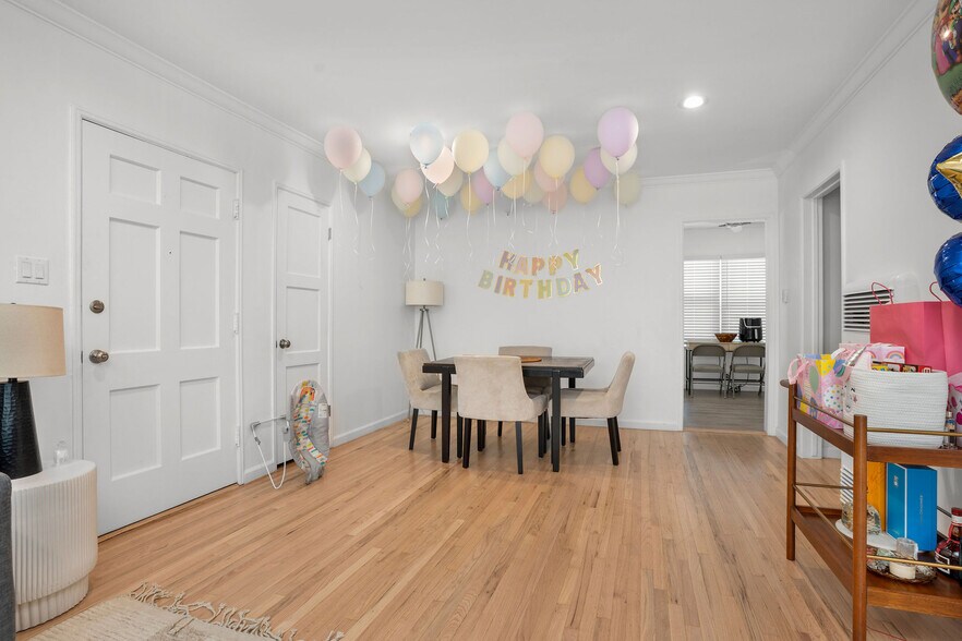 4259 Cahuenga Blvd, Toluca Lake, CA à vendre - Photo intérieure – Image 2 sur 26