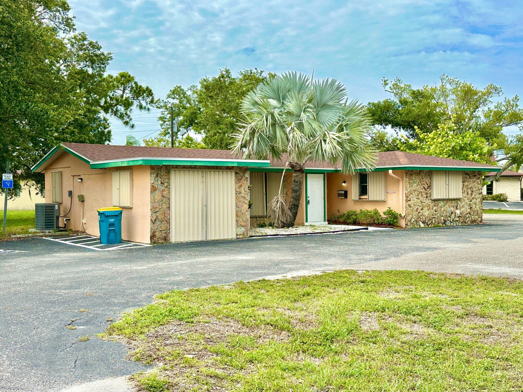 22110 Kimble Ave, Port Charlotte, FL à louer Photo de l’immeuble– Image 1 sur 12