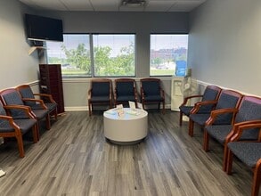 1530 N Randall Rd, Elgin, IL à louer Photo intérieure– Image 2 sur 10