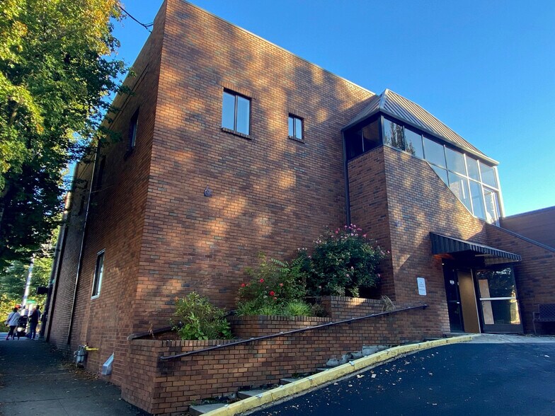 4702-4706 NE Glisan St, Portland, OR à louer - Photo de l’immeuble – Image 2 sur 11