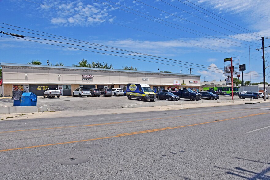 6007-6023 Callaghan Rd, San Antonio, TX à vendre - Photo de l’immeuble – Image 3 sur 6