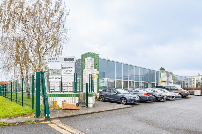 Plus de détails pour Local d'activités à louer