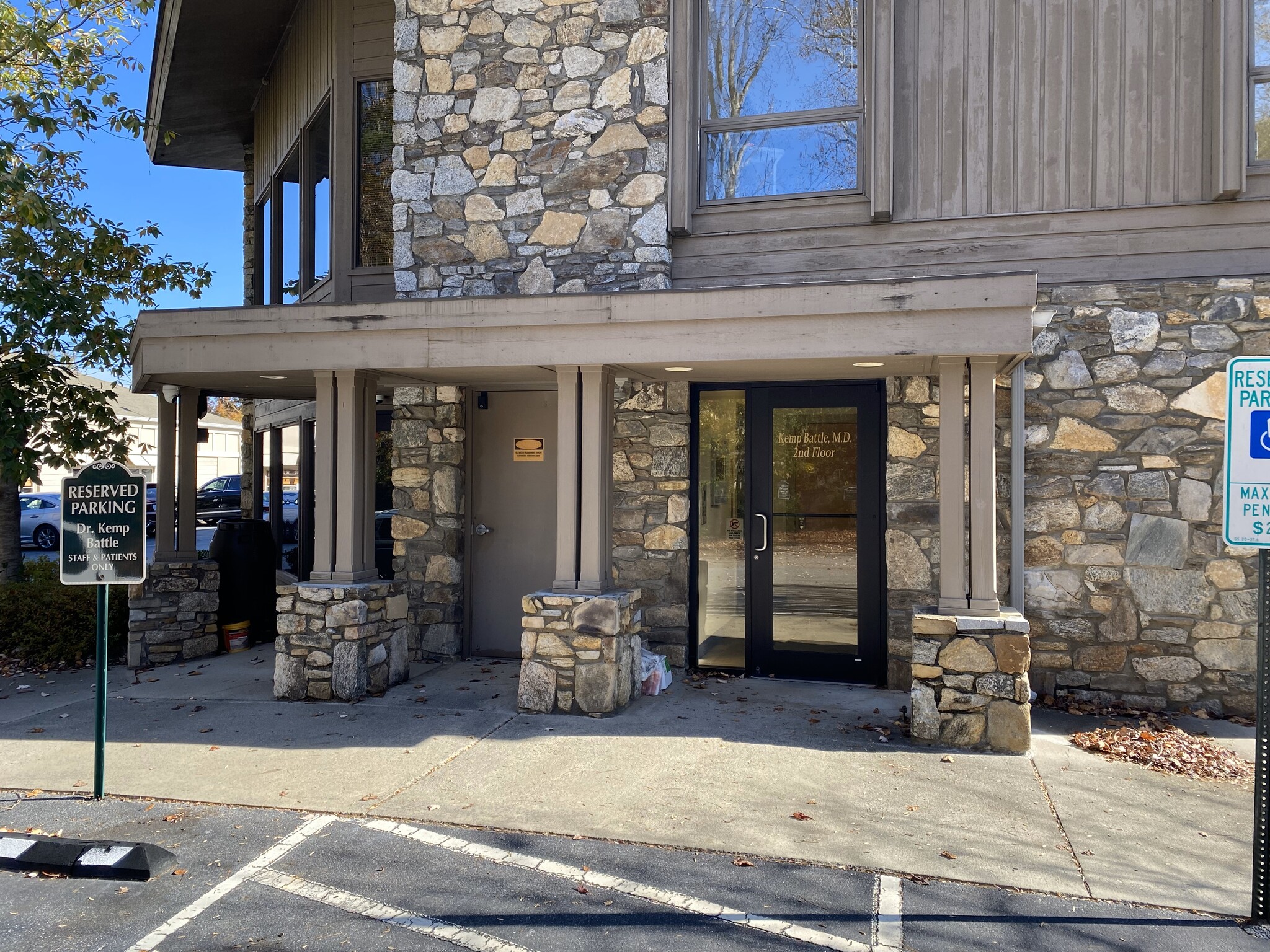 1091 Hendersonville Rd, Asheville, NC à louer Photo de l’immeuble– Image 1 sur 9