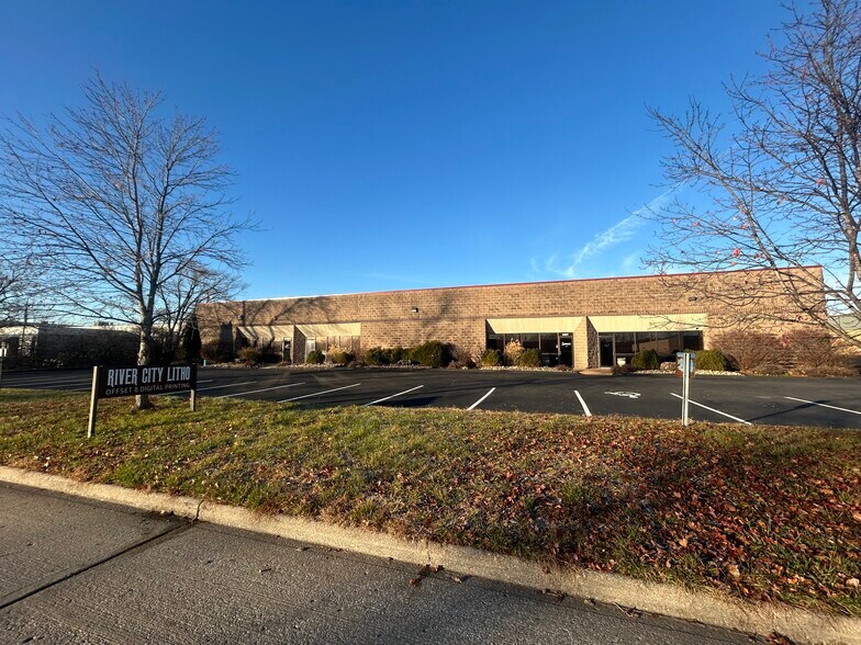 2661-2667 Metro Blvd, Maryland Heights, MO à louer - Photo de l’immeuble – Image 2 sur 3