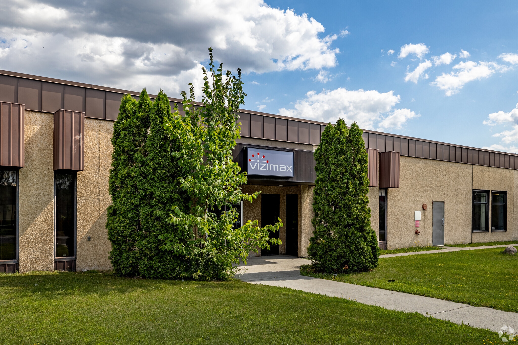 2270-2294 Rue De La Province, Longueuil, QC à louer Photo principale– Image 1 sur 7