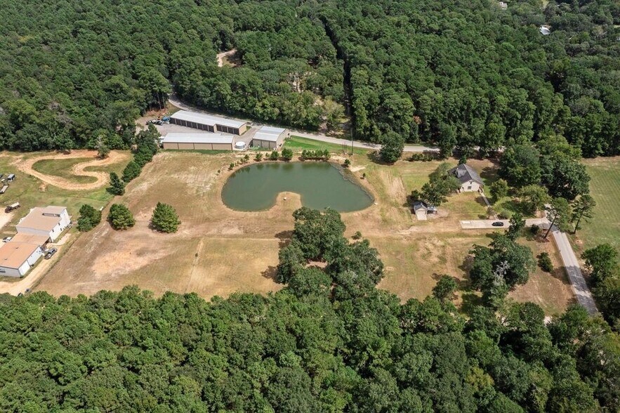 1250 S Pine Lake Rd, Montgomery, TX à vendre - Photo de l’immeuble – Image 2 sur 15