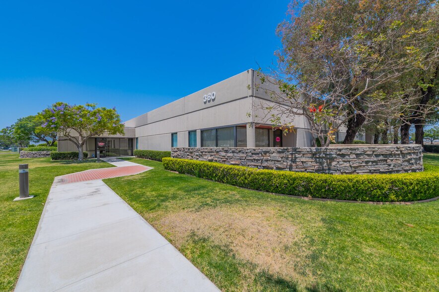 380-384 Clinton St, Costa Mesa, CA à louer - Photo de l’immeuble – Image 2 sur 20