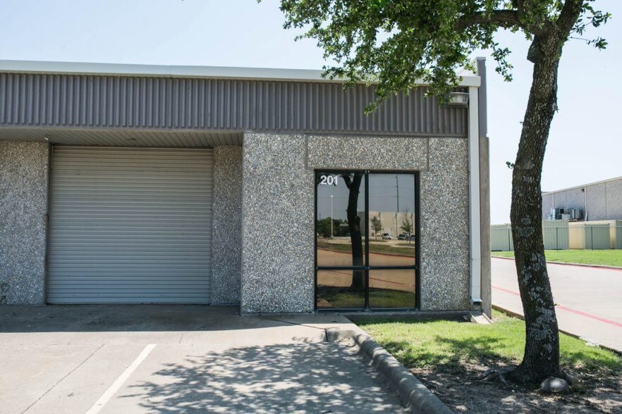 500 E Arapaho Rd, Richardson, TX à louer - Photo de l’immeuble – Image 3 sur 5
