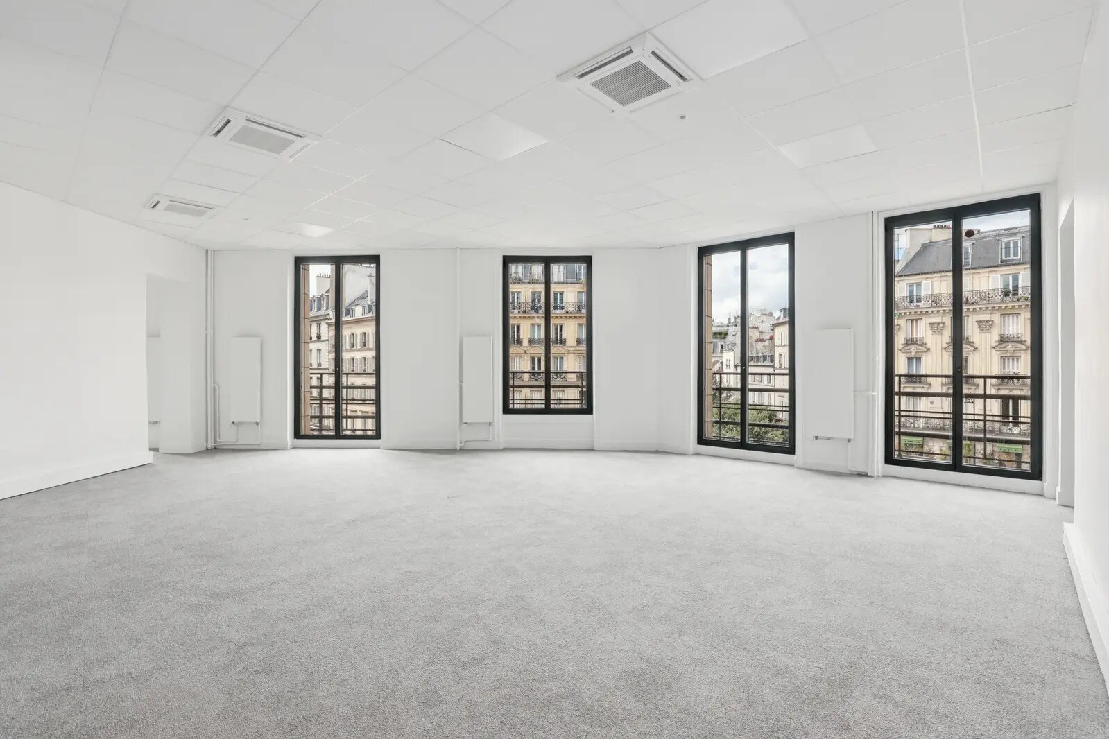 13 Place Kossuth, Paris à louer Photo intérieure– Image 1 sur 7