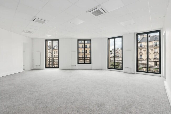 Plus de détails pour 13 Place Kossuth, Paris - Bureau à louer