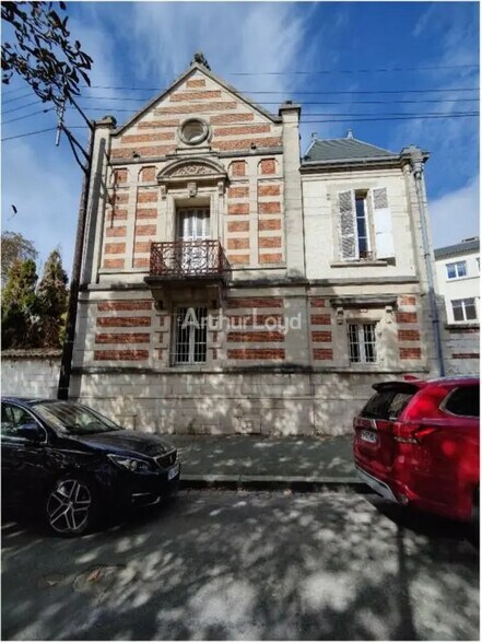 Bureau dans Châlons-en-Champagne à louer - Photo de l’immeuble – Image 2 sur 7