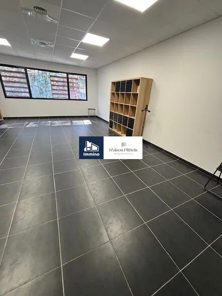 Bureau dans Le Pradet à vendre - Photo de l’immeuble – Image 3 sur 5