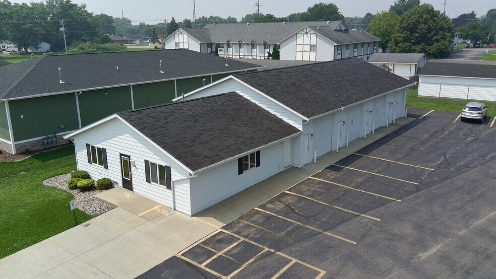 1323 Excalibur Dr, Janesville, WI à vendre - Photo de l’immeuble – Image 1 sur 12