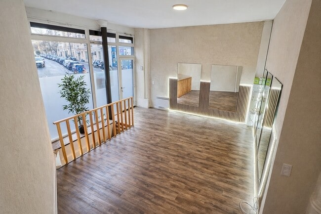 Plus de détails pour Rue De La Jonquière, Paris - Local commercial à louer