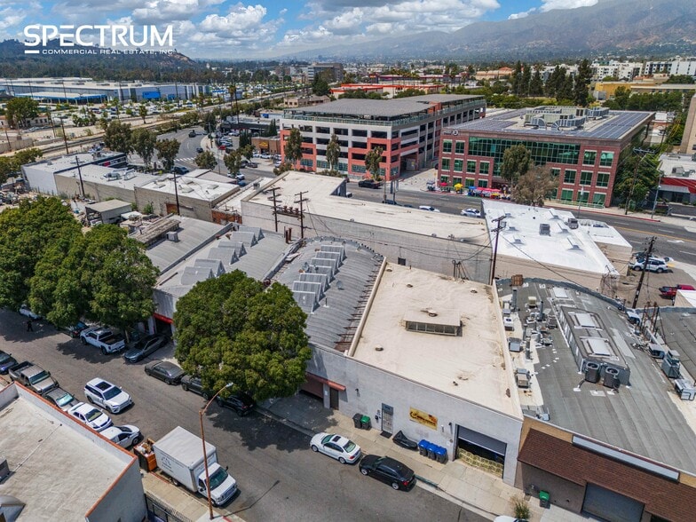 521 W Windsor Rd, Glendale, CA à vendre - Photo de l’immeuble – Image 2 sur 10