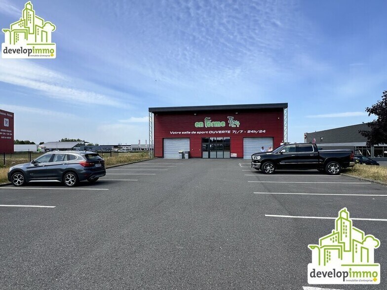 Local d'activités dans Ifs à vendre - Photo de l’immeuble – Image 3 sur 13