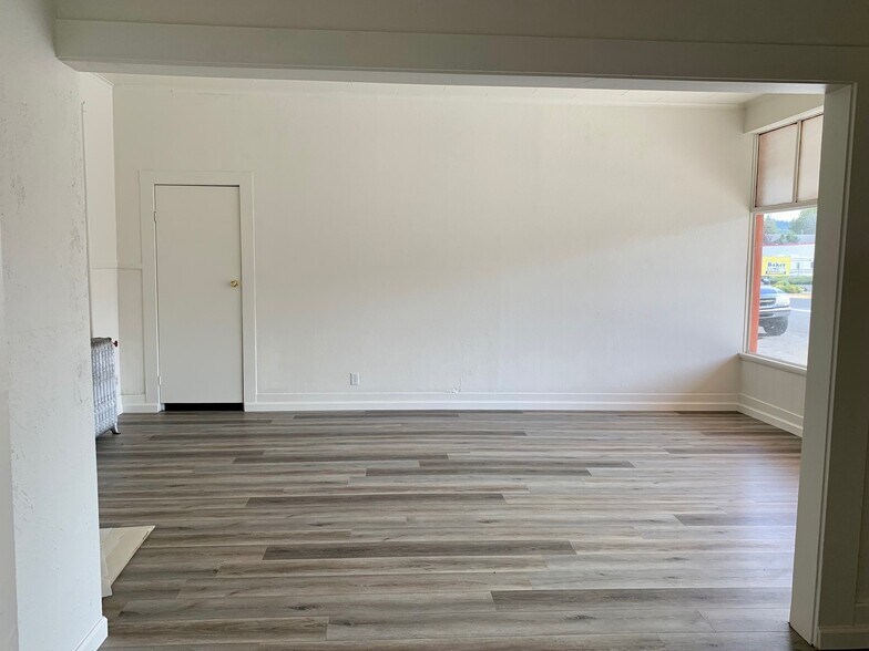 211 Pine St, Kelso, WA à louer - Photo de l’immeuble – Image 3 sur 9