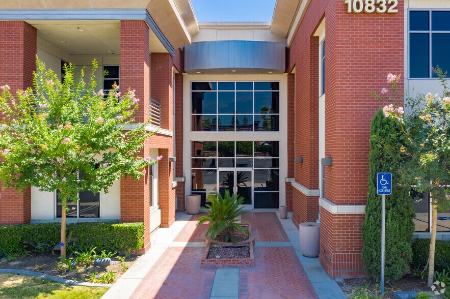 10832 Laurel St, Rancho Cucamonga, CA à louer - Photo de l’immeuble – Image 3 sur 3