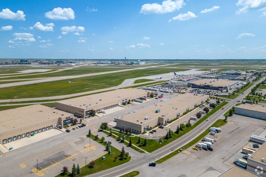 52 Aero Dr NE, Calgary, AB à louer - Aérien – Image 2 sur 5