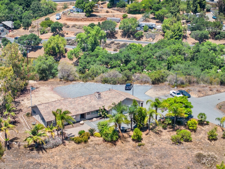 8530 Nelson Way, Escondido, CA à vendre - Photo de l’immeuble – Image 3 sur 22