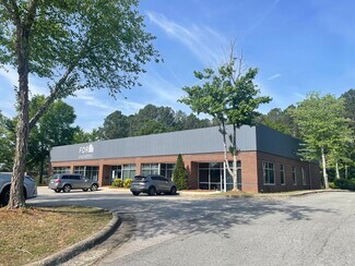 Plus de détails pour 121-141 Kitty Hawk Dr, Morrisville, NC - Local d'activités à louer