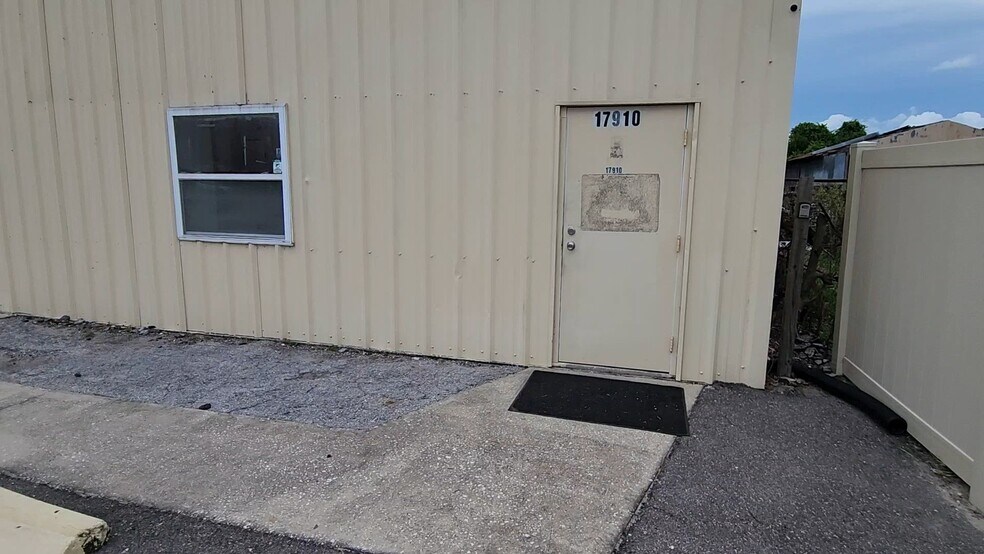 17910 41 Hwy N, Lutz, FL à louer - Vidéo sur l’annonce professionnelle – Image 2 sur 18