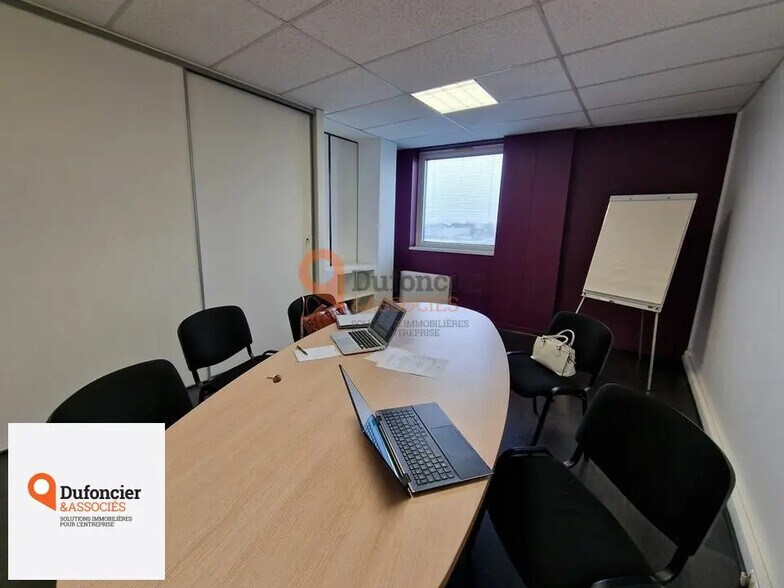 Bureau dans Chasseneuil-du-Poitou à louer - Photo intérieure – Image 2 sur 5