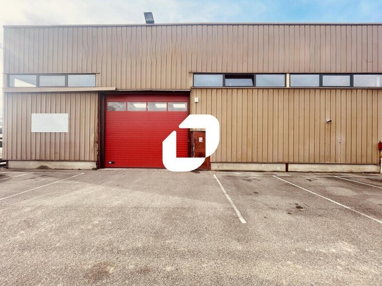 Local d’activités dans Trévoux à louer - Photo de l’immeuble – Image 2 sur 10