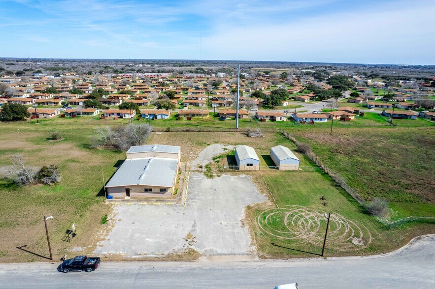2403 Industrial Boulevard, Beeville, TX à vendre - Photo principale – Image 1 sur 44