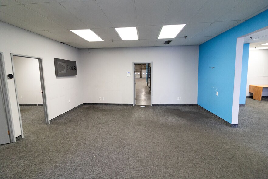 7004-7042 30th St SE, Calgary, AB à louer - Photo intérieure – Image 2 sur 10