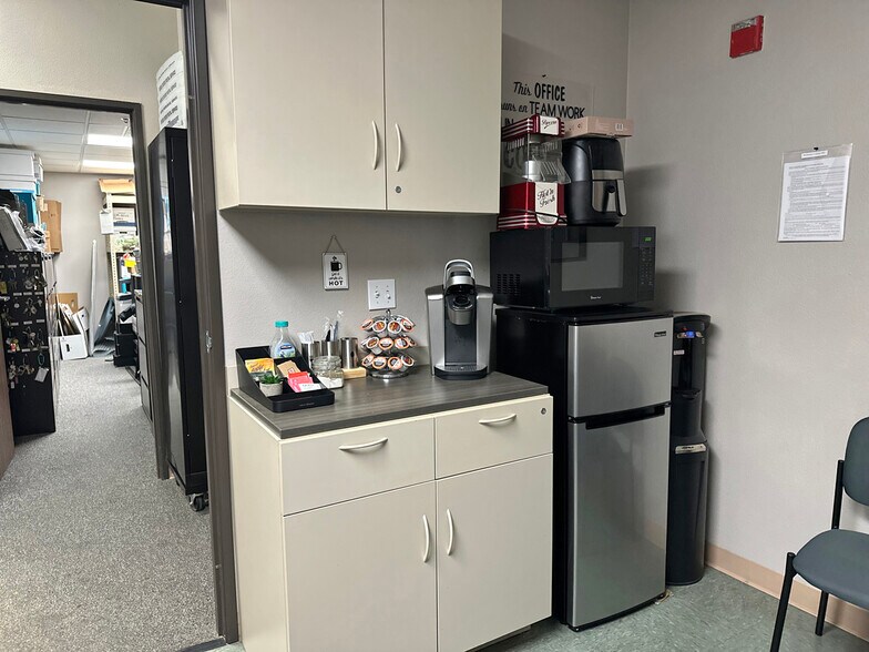 15500 W Sand St, Victorville, CA à louer - Photo de l’immeuble – Image 3 sur 7