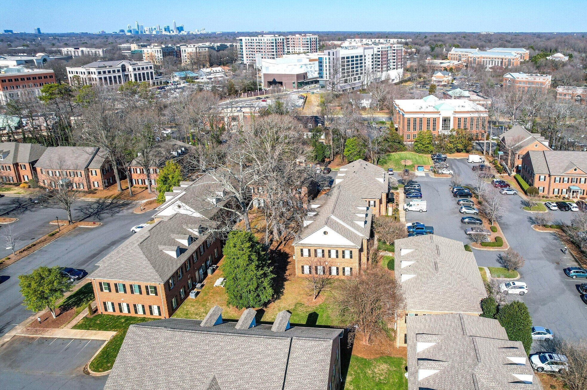 6813 Fairview Rd, Charlotte, NC à louer Photo intérieure– Image 1 sur 2