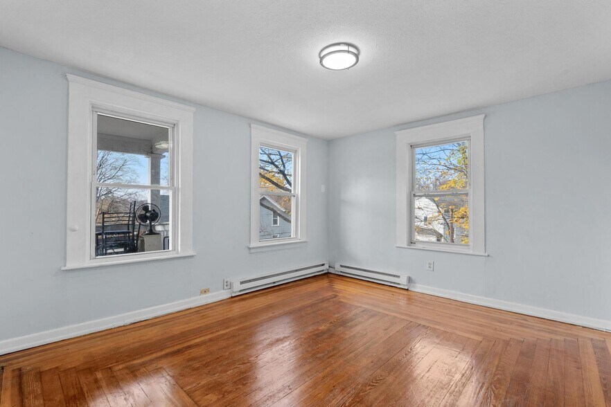 156 Orange St, Waterbury, CT à vendre - Photo de l’immeuble – Image 3 sur 19