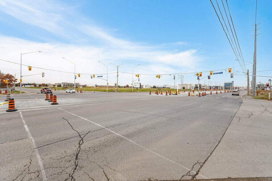 70 Superior Blvd, Mississauga, ON à vendre - Photo de l’immeuble – Image 3 sur 23