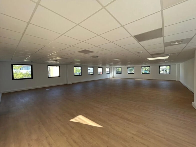 Bureau dans Marseille à louer - Photo de l’immeuble – Image 2 sur 14