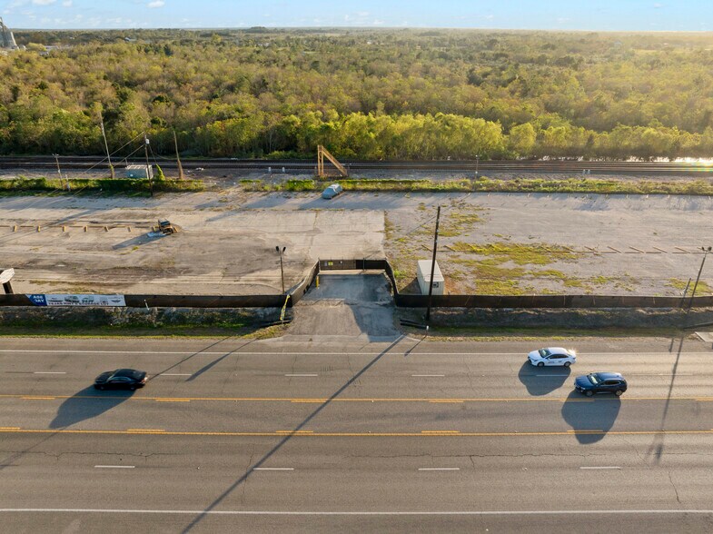 18501 Highway 6, Alvin, TX à louer - Photo de l’immeuble – Image 2 sur 7