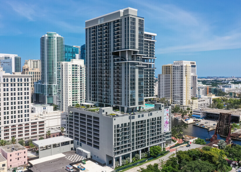 301 SW 1st Ave, Fort Lauderdale, FL à louer - Photo de l’immeuble – Image 3 sur 42