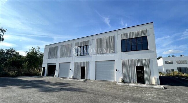Plus de détails pour 3 Boulevard Michael Faraday, Serris - Local d'activités à louer