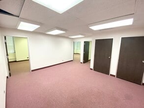 6160 N Cicero Ave, Chicago, IL à louer Photo de l’immeuble– Image 2 sur 5