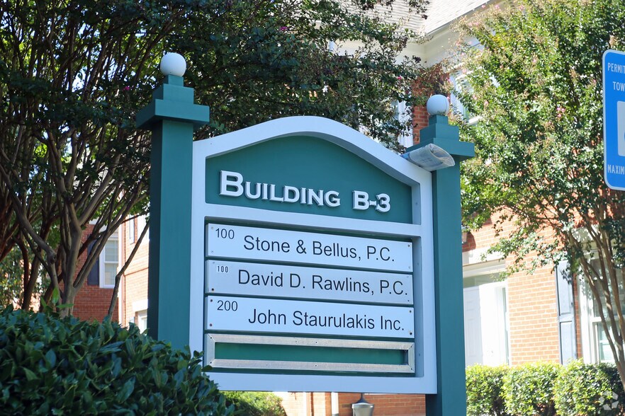 6849 Peachtree Dunwoody Rd NE, Atlanta, GA à louer - Photo de l’immeuble – Image 2 sur 14