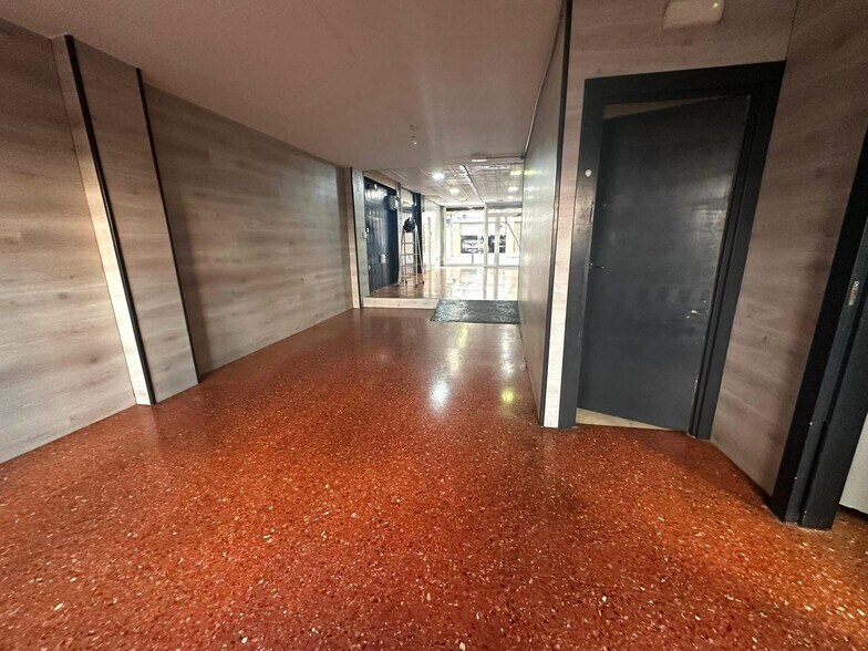 Immeuble residentiel dans Santa Coloma de Gramenet, Barcelona à vendre - Photo intérieure – Image 2 sur 4