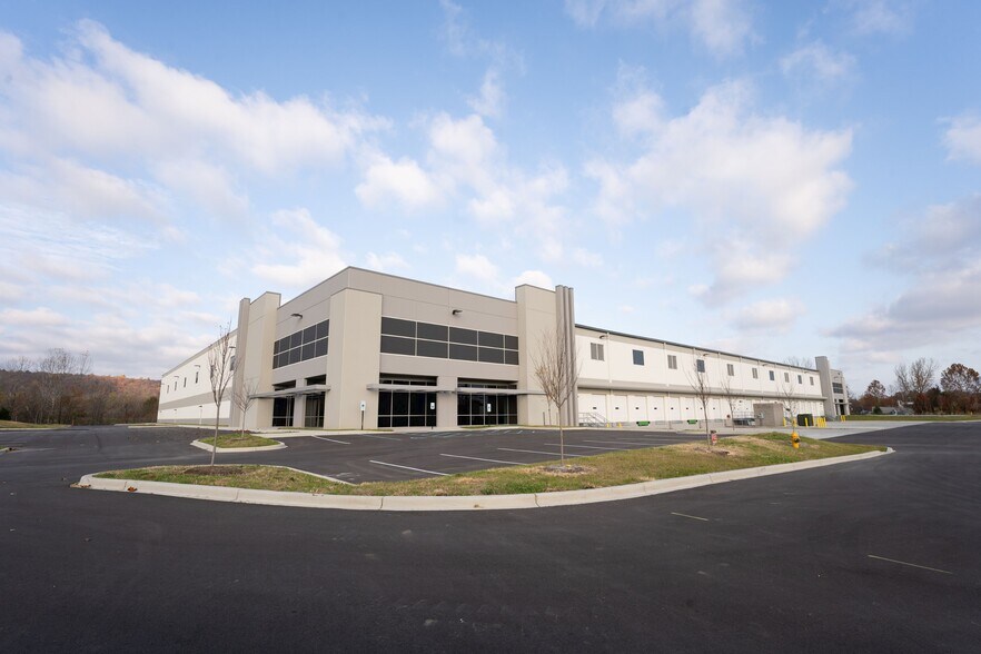 8300 Cane Run Rd, Louisville, KY à louer - Photo de l’immeuble – Image 3 sur 6