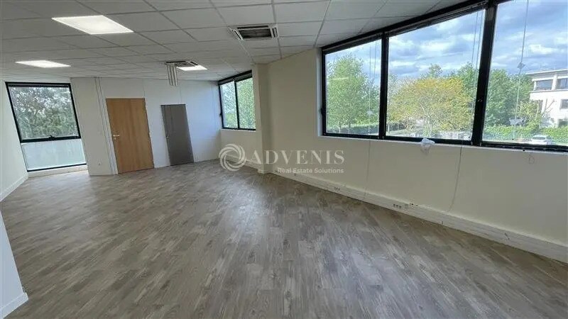 Bureau dans Montévrain à louer - Photo de l’immeuble – Image 2 sur 12