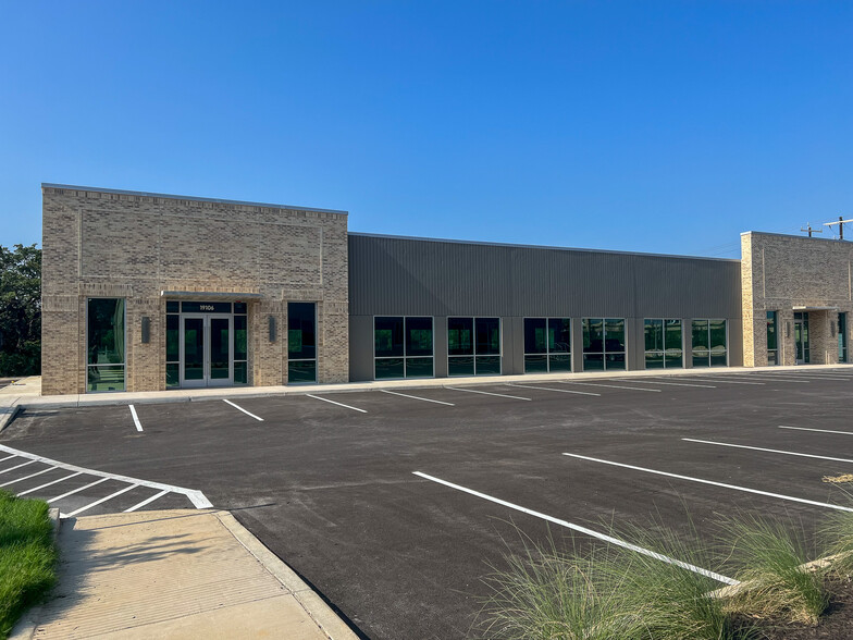 19106 N Highway 281, San Antonio, TX à louer - Photo de l’immeuble – Image 2 sur 6