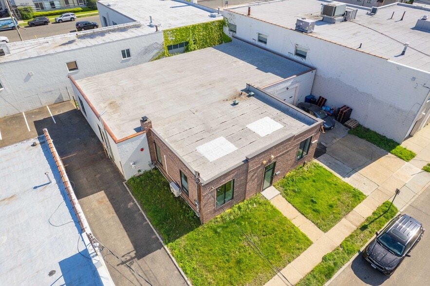 159 Liberty Ave, Mineola, NY à vendre - Photo de l’immeuble – Image 3 sur 3
