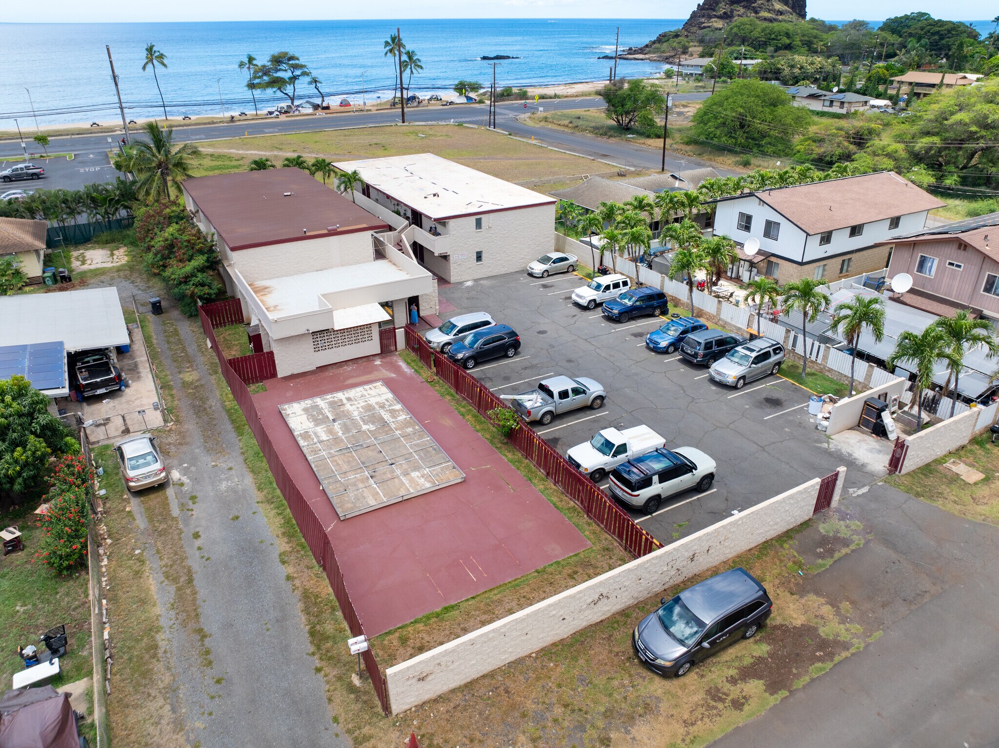 84-1111 Hana St, Waianae, HI à vendre Photo de l’immeuble– Image 1 sur 26